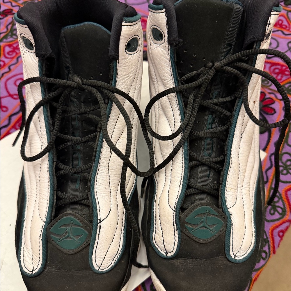 Jordan Pro Strong Black, White and Green Athletic Shoes Size 8.5